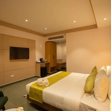 Luxo Kochi Hotel Exterior photo