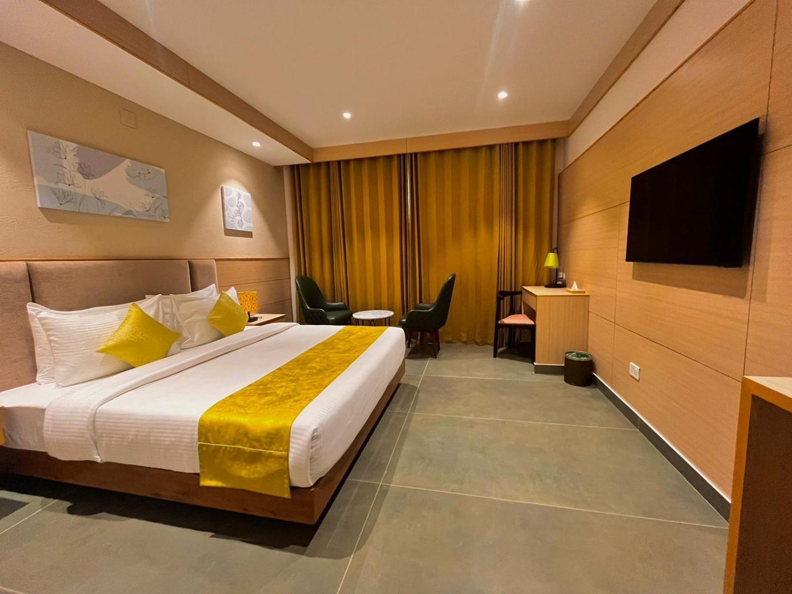 Luxo 4* Kochi